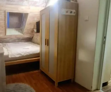 Mika Apartmán *